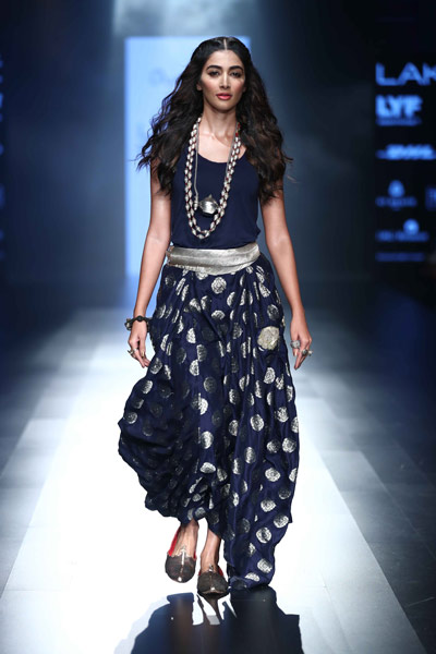 LFW Day 5: Pooja Hegde walks the ramp for Amoh by Jade