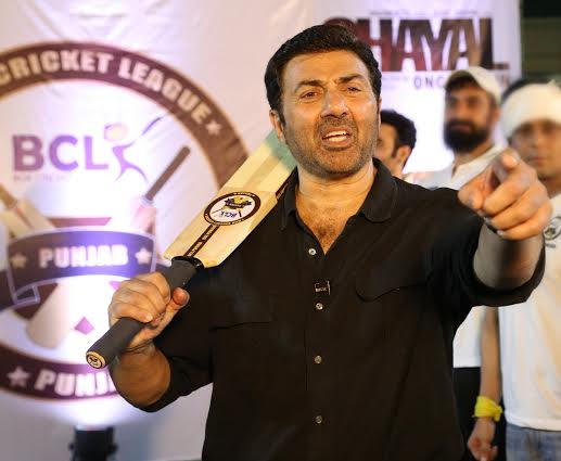 Sunny Deol and Ghayal Once Again team visits Box Cricket League match