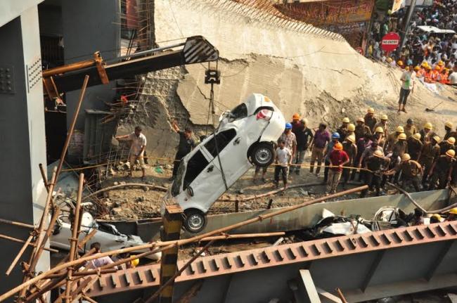Over 10 killed in Kolkata under construction fly over collapse 