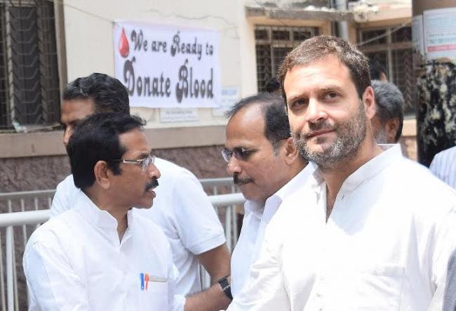 Rahul Gandhi comes to Medical College to see patients
