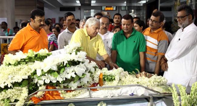 Mamata Banerjee, others pay tributes to Amal Dutta