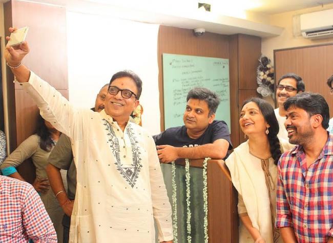 Shree Venkatesh Films hosts mahurat for Arindam Sil's 'Byomkesh Pawrbo'