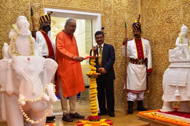 Soumitra Chatterjee inaugurates P. C. Chandra's new showroom in north Kolkata