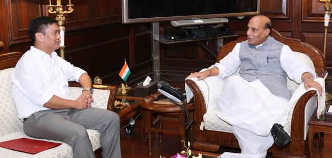 The Governor of Andhra Pradesh and Telangana,E.S.L. Narasimhan calling on the Union Home Minister