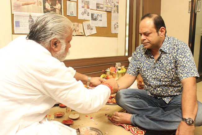 Shree Venkatesh Films hosts mahurat for Arindam Sil's 'Byomkesh Pawrbo' 