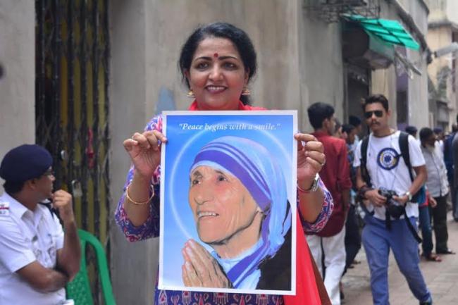 Pope Francis declares Mother Teresa as saint, Kolkata celebrates historic moment
