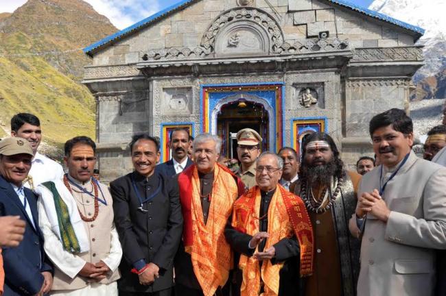 Pranab Mukherjee visits Kedarnath Temple