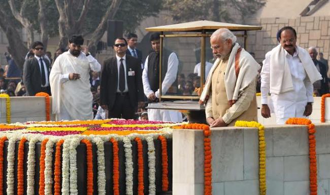 Samadhi of Mahatma Gandhi on the occasion of Martyrâ€™s Day, at Rajghat
