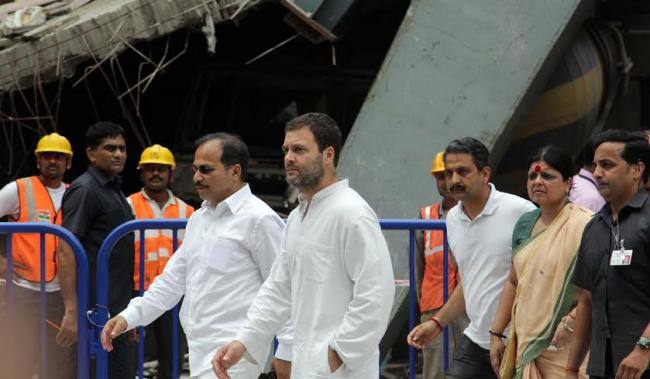 Kolkata: Rahul Gandhi visits flyover crash site