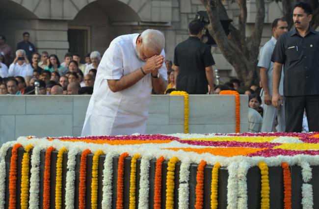 PM Modi, Prez Mukherjee pay tribute to Mahatma Gandhi, Lal Bahadur Shastri