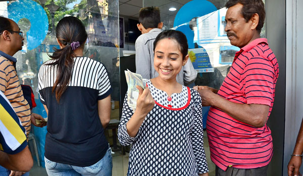 Kolkata: People queue in front of banks, ATMs to get cash