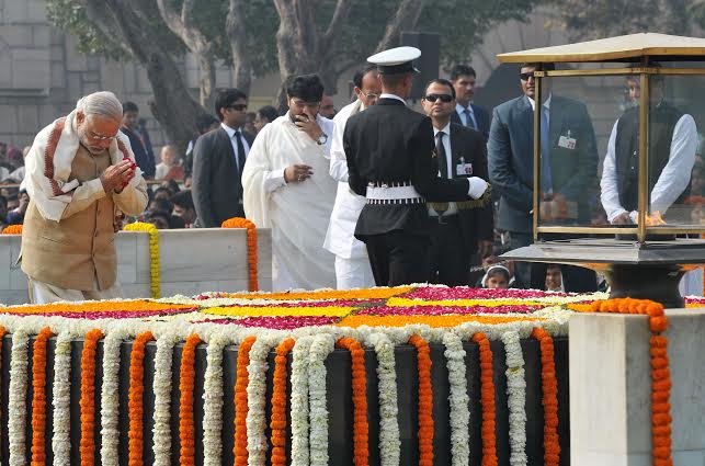 Samadhi of Mahatma Gandhi on the occasion of Martyrâ€™s Day, at Rajghat