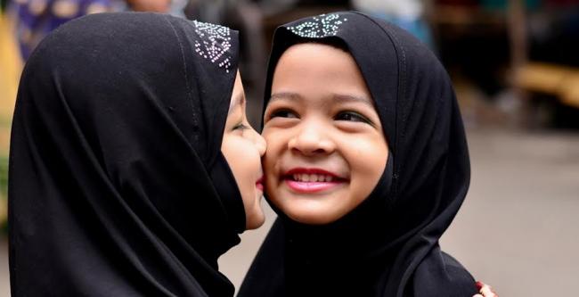 Women offer Eid prayers, greet each other in Kolkata