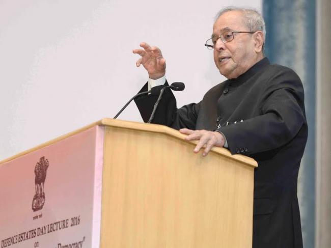 Pranab Mukherjee at a function of the Defence Estates Day Lecture 2016