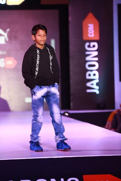 Kolkata: Rituparna Sengupta glams up Jabong Fashion Show