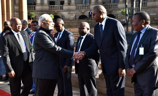 Narendra Modi being received by the President of the Republic of South Africa
