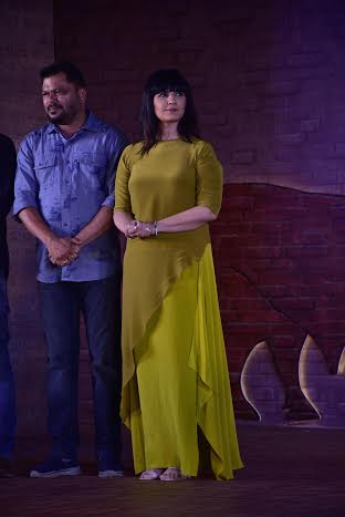Hrithik introduces Mohenjo Daro actress Pooja Hegde