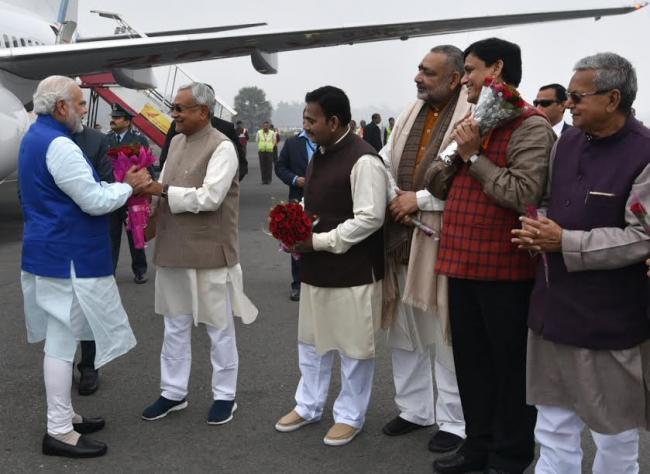 Narendra Modi being welcomed by the Chief Minister of Bihar