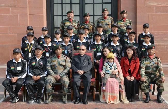 Pranab Mukherjee with the Students and Children from Nonei, Manipur attending the National Integration Tour