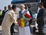 Narendra Modi being welcomed by the Governor of Andhra Pradesh and Telangana