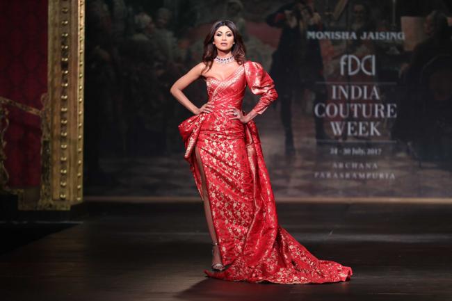 Shilpa Shetty walks down ramp for Monisha Jaising in India Couture Week 2017