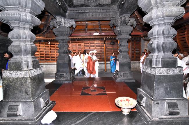 PM Modi visiting Karnataka, offers prayers at Dharmasthala temple
