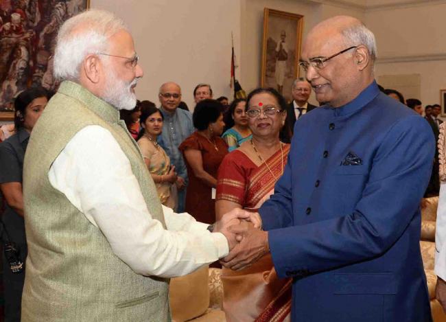  Ram Nath Kovind, meeting the guests at the â€˜At Homeâ€™ function