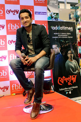 Actor Parambrata Chatterjee takes a look at fbb Big Bazaar Pujo Collection