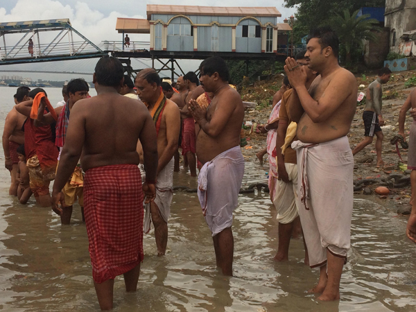 Bengal observes Mahalaya, gears up for Durga Puja