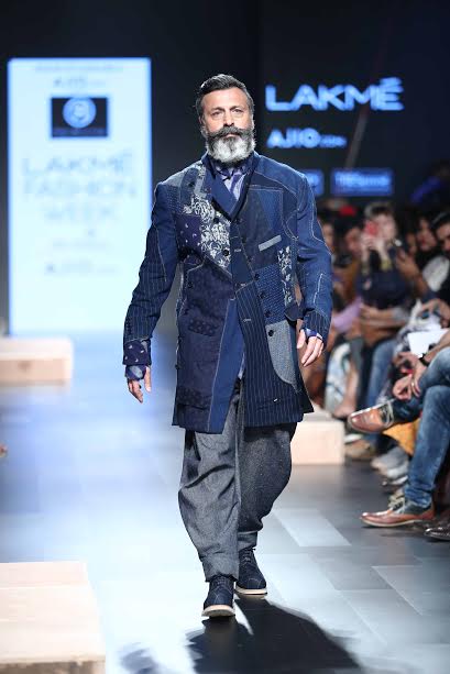  LFW: Models walk the ramp for designer Rajesh Pratap Singh