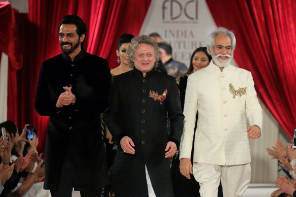 Arjun Rampal walks in India Couture Week 2017 Delhi for Rohit Bal