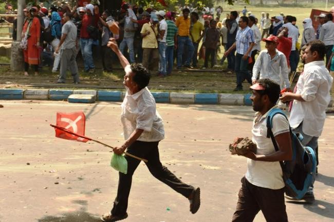 Kolkata Police lathicharge protesters, many injured