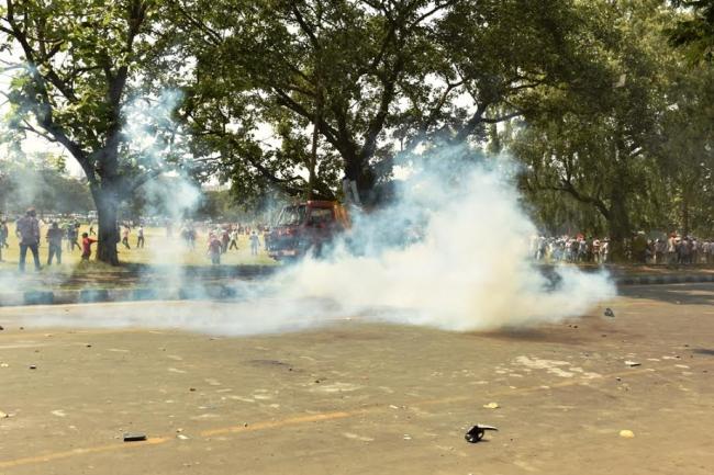 Kolkata Police lathicharge protesters, many injured