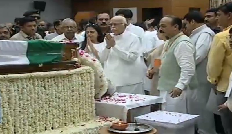 Leaders pay tribute to Vajpayee