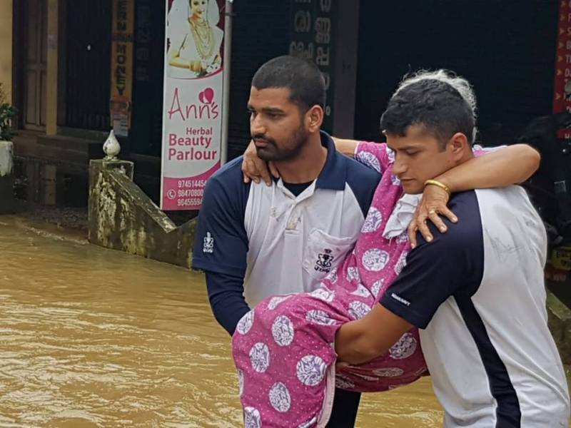 Indian Navy mounts rescue operations in flood-hit Kerala