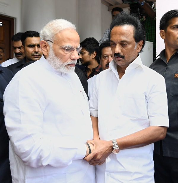 PM Modi condoles Stalin, Kanimozhi at Karunanidhi funeral 