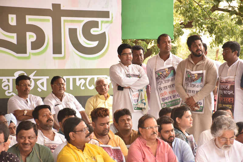 Kolkata: TMC protest against fuel price hike