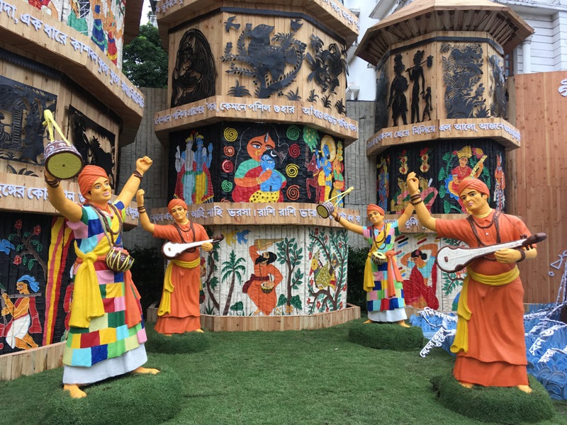 Chalta Bagan puja pandal recreates Bengali culture