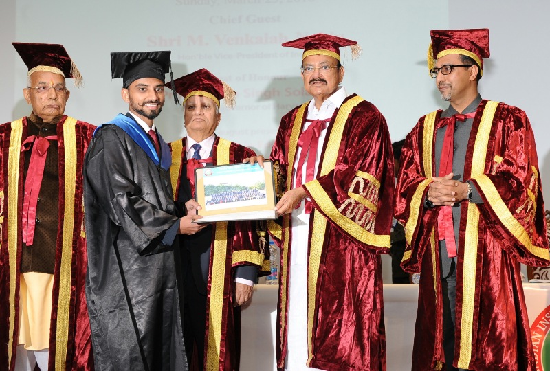 Venkaiah Naidu attends convocation of Indian Institute of Management 