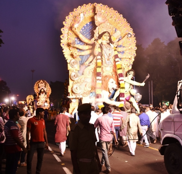 Award-winning Durga idols paraded in Kolkata's Red Road Carnival