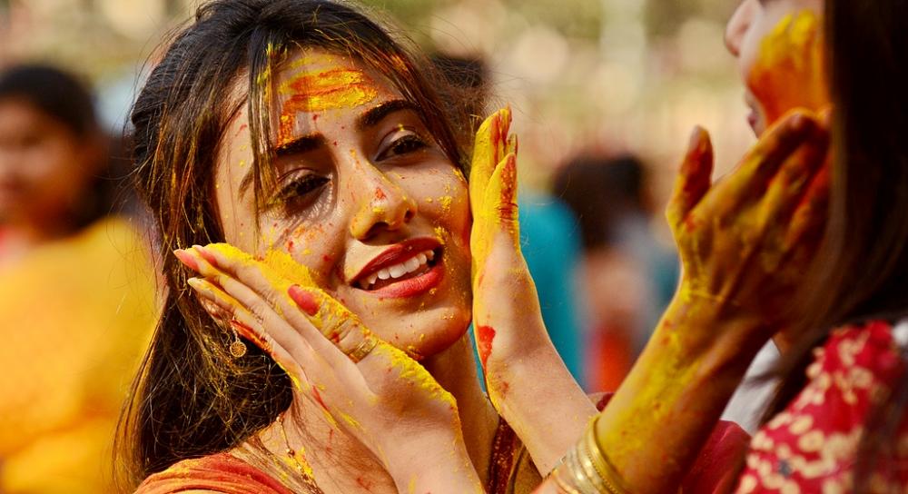 Kolkata celebrates festival of colours