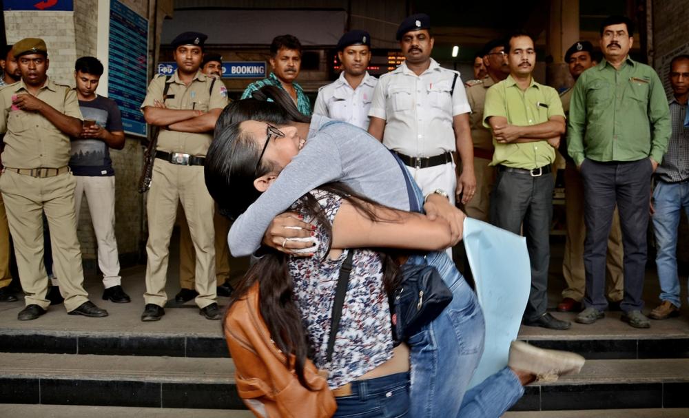 Kolkata metro harassment: Protesters indulge in hugging at Tollygunge station