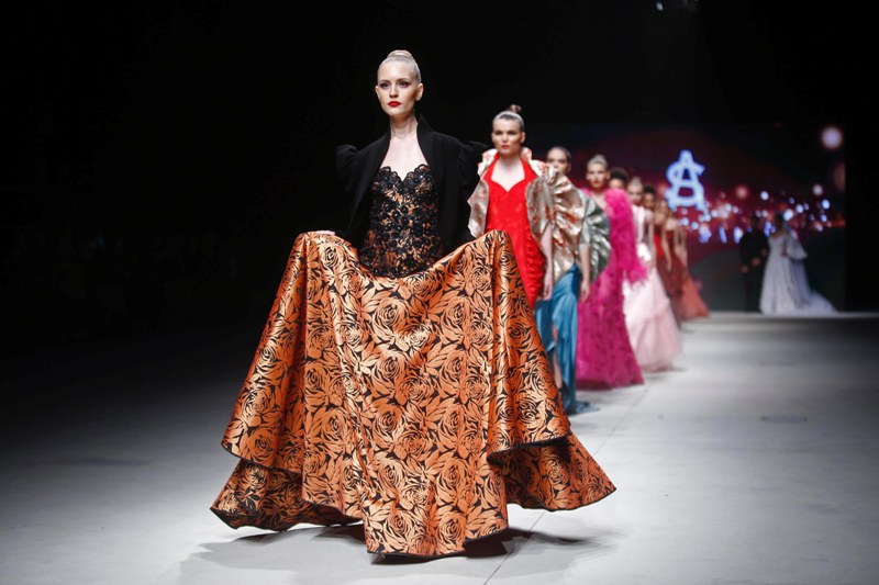 Glimpses from the World of Fashion: Mar 26, 2019 