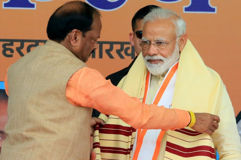 Narendra Modi in Jharkhand for poll campaign, CM Raghubar Das welcomes PM