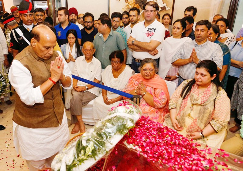  Rajnath Singh pays homage to Arun Jaitley at his Delhi residence