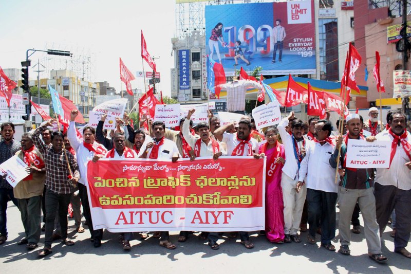 AITUC, AIYF activists protest against hike of traffic rules violation penalties