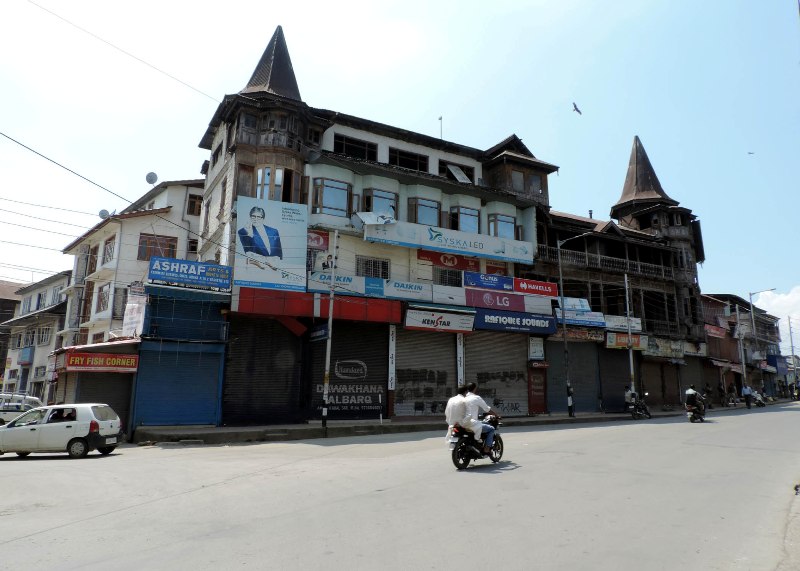 Deserted streets in Srinagar