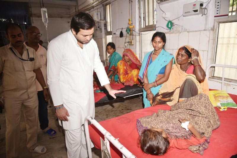 Tejashwi Yadav visits hospital in Muzaffarpur to see children suffering from Encephalitis