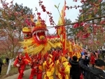 Dragon dance in China's peach blossom festival