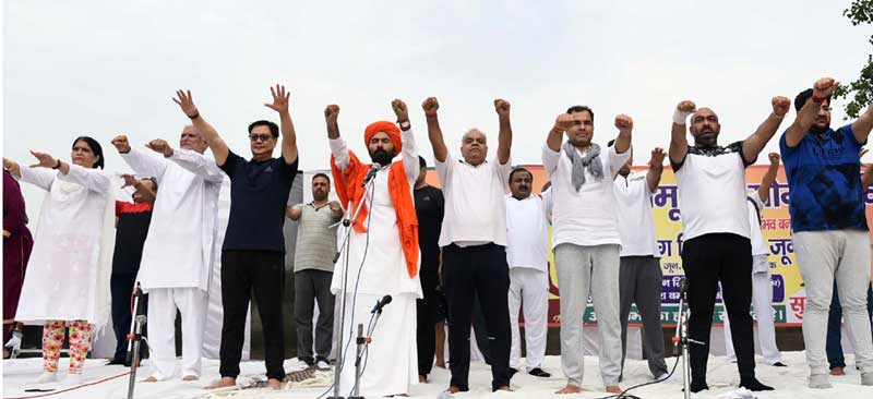 Modi leads International Yoga Day as ministers join him in performing yoga
